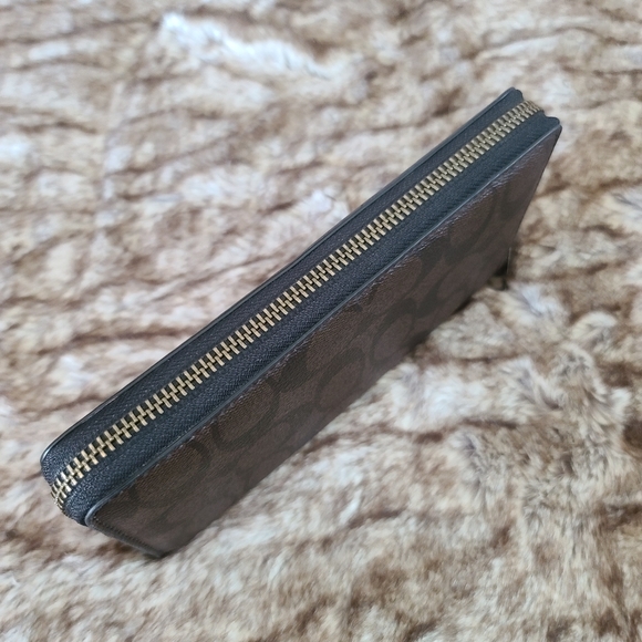 Coach Wallet - Picture 5 of 13